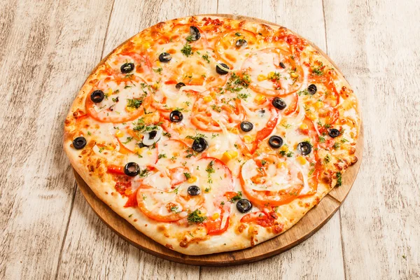 Pizza vegetal mediterránea — Foto de Stock