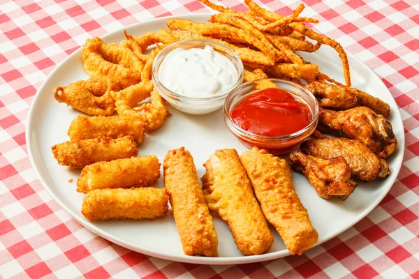 Aperitivo con salsas en el bar — Foto de Stock