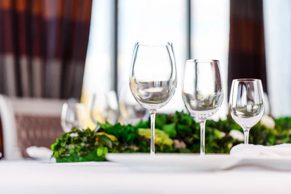Table set at restaurant — Stock Photo, Image