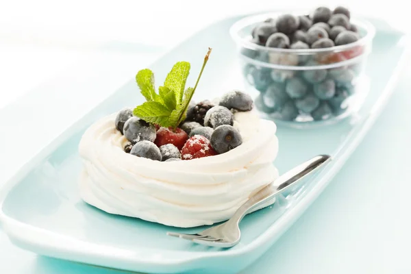 Cake with air cream  and berries — Stock Photo, Image