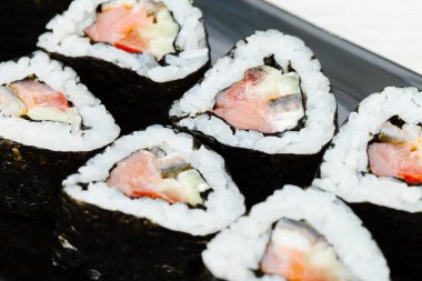 Somonlu suşi.