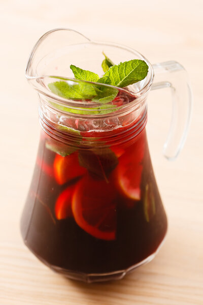 Red sangria with fruits