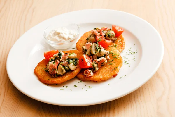 Crêpes de pommes de terre aux légumes — Photo