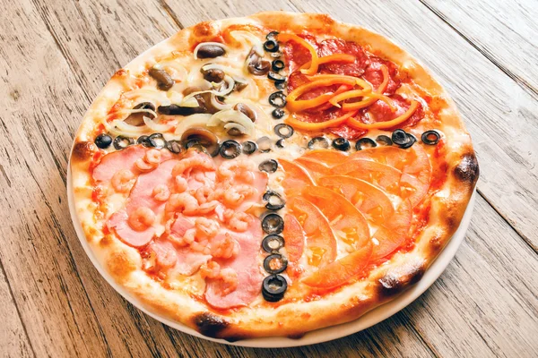 Mediterranean vegetable pizza — Stock Photo, Image