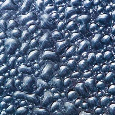 Su damlaları yakınlaşıyor.