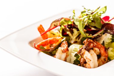 tabak karides salatası
