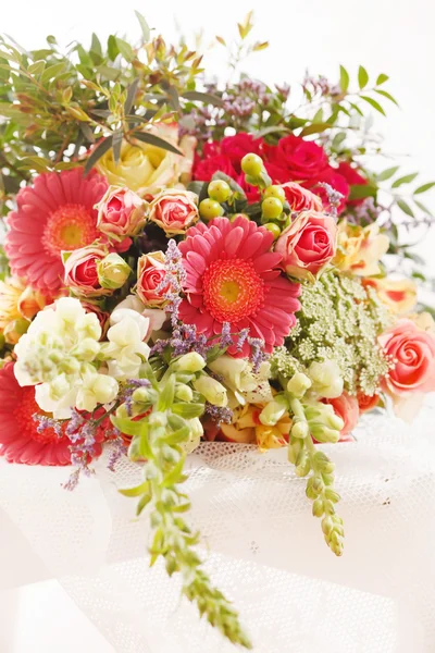 Ładne kwiaty bukiet — Zdjęcie stockowe