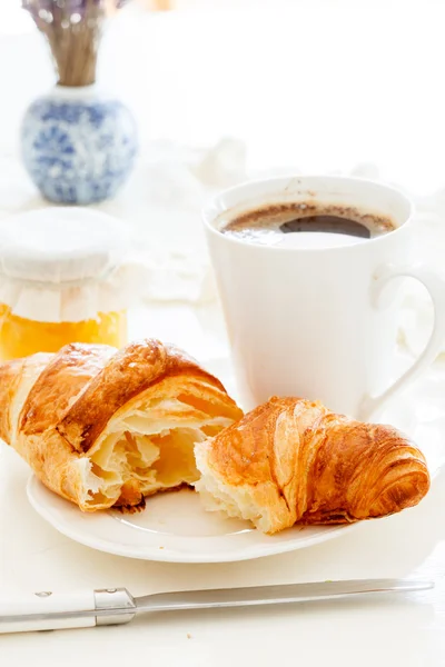 Croissant and a cup of espresso — Stock Photo, Image