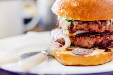 Burger beef ve soğan