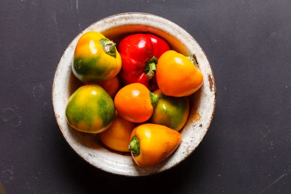 Color peppers in bowl — Stock Photo, Image
