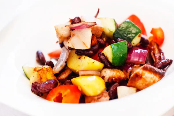 Grillezett zöldségekkel, hússal — Stock Fotó