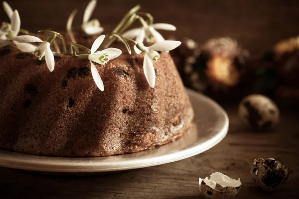 Easter cake with flowers — Stock Photo, Image