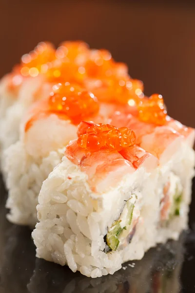 Leckere Sushi-Brötchen — Stockfoto