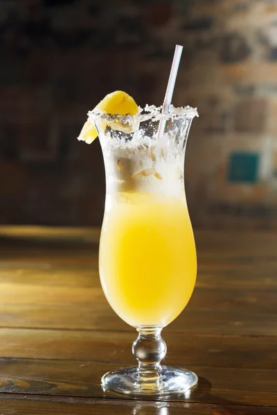 Yellow Cocktail in the bar — Stock Photo, Image