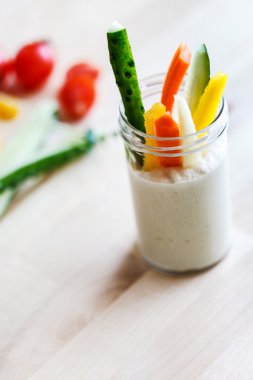 Sebzeli kavanoz humus