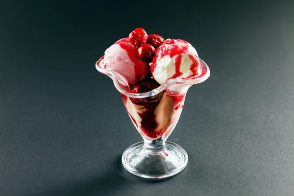 Ice cream with cherry — Stock Photo, Image