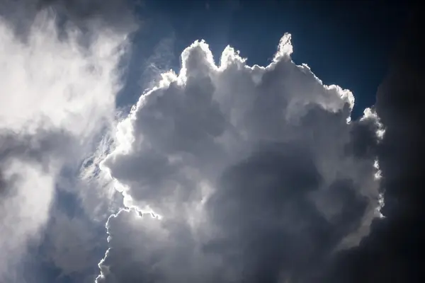Dramatischer Himmel mit Wolken — Stockfoto