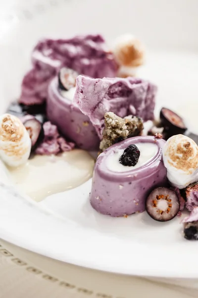 Berry dessert on plate — Stock Photo, Image