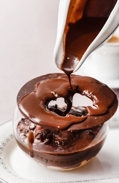 Chocolate dessert with pouring chocolate — Stock Photo, Image