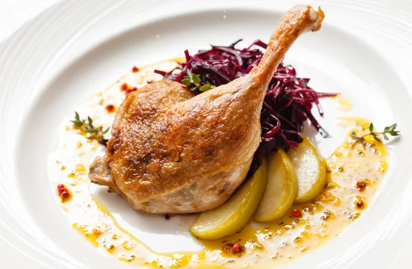 Roast duck with beetroot — Stock Photo, Image