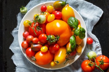 Renkli taze domates