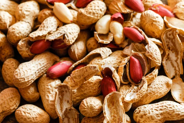Peanuts on wood background — Stock Photo, Image