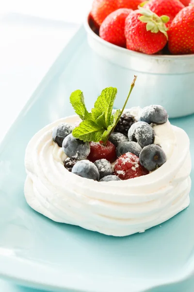 Cake with air cream  and berries — Stock Photo, Image