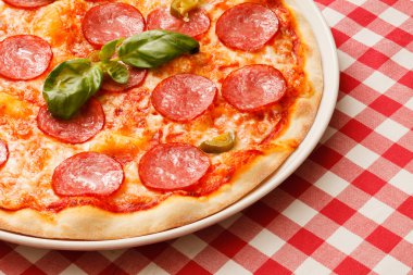 Biberli ile lezzetli pizza
