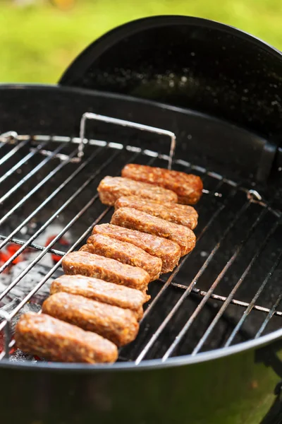 Gegrilde kebab op grill — Stockfoto