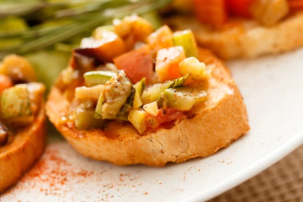 Tasty bruschetta with vegetables — Stock Photo, Image