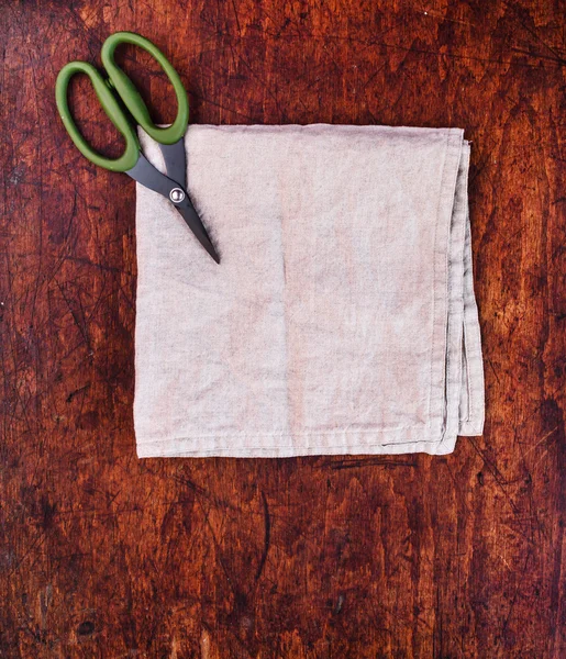 Scissors on the kitchen towel — Stock Photo, Image