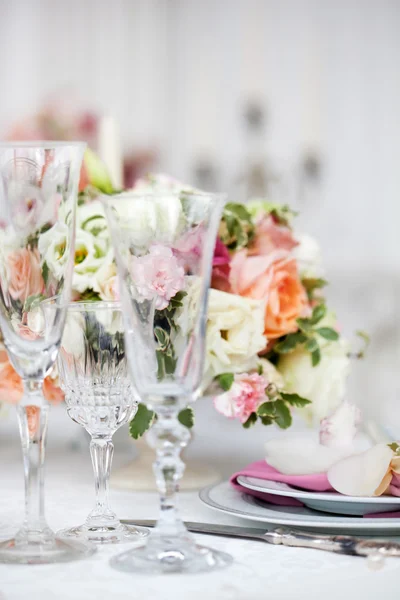 Wedding table with glasses — Stock Photo, Image