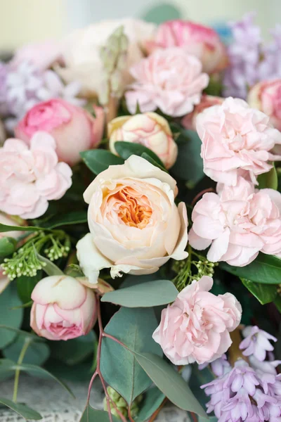 Boeket met roze rozen — Stockfoto