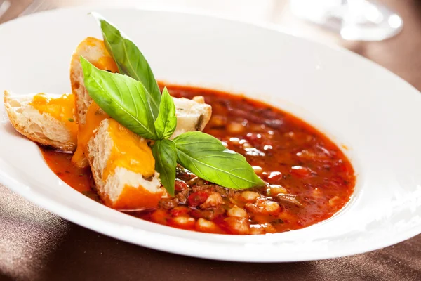 Bohnensuppe mit Toast — Stockfoto