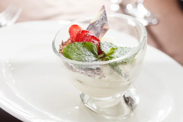 Dessert with strawberry and mint — Stock Photo, Image