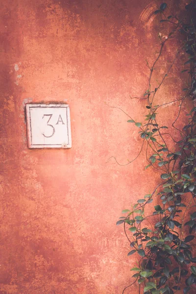 Eski duvardaki numarası — Stok fotoğraf