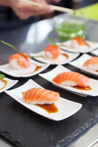 Sushi sobre la mesa —  Fotos de Stock