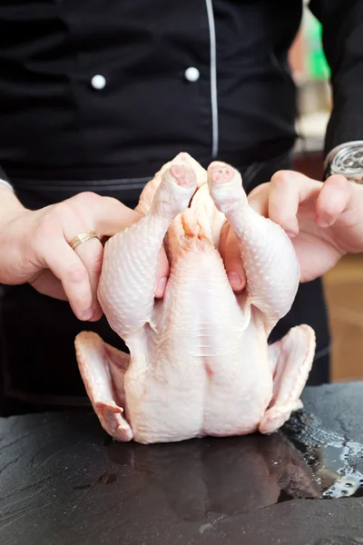 Chef with raw chicken — Stock Photo, Image