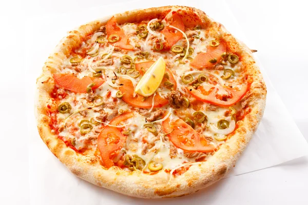 Pizza s houbami a zeleninou — Stock fotografie