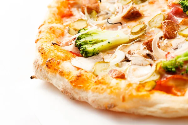 Pizza mit Pilzen und Gemüse — Stockfoto