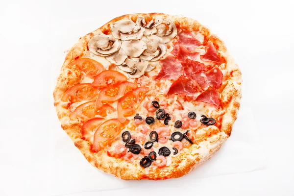 Smakelijke pizza met groenten — Stockfoto