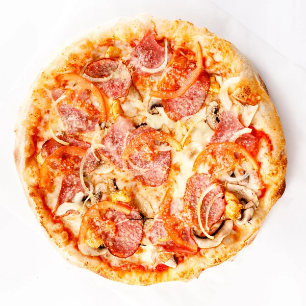 Pizza mit Pilzen und Peperoni — Stockfoto