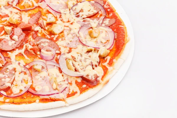 Pizza saborosa com onins — Fotografia de Stock