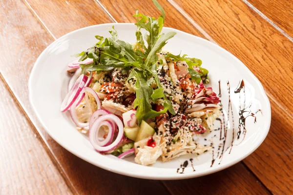 Smakrik sallad med rucola — Stockfoto