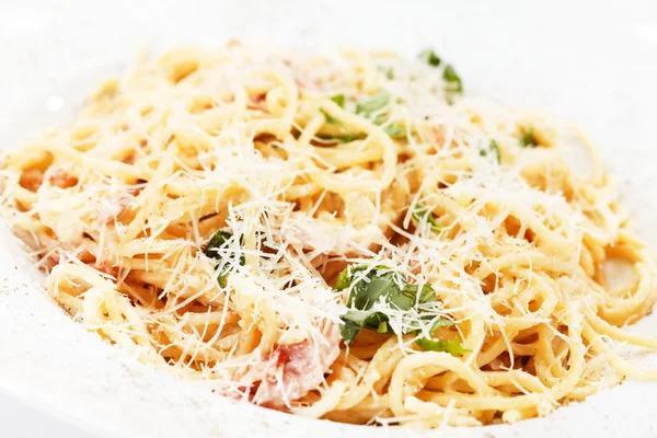 Spaghetti carbonara met kaas — Stockfoto
