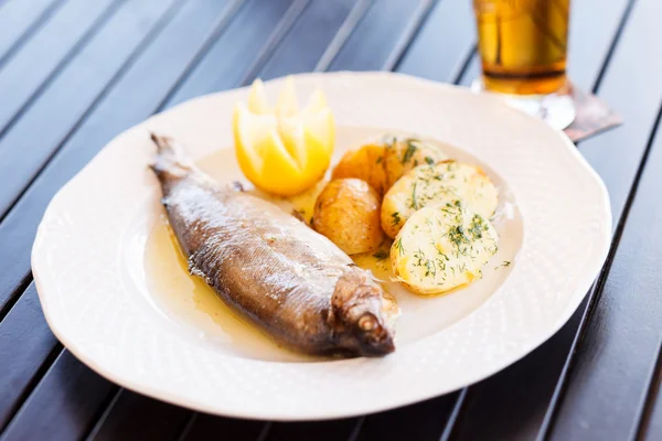 Fish with potatoes and lemon — Stock Photo, Image