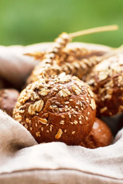 Pão castanho fresco — Fotografia de Stock