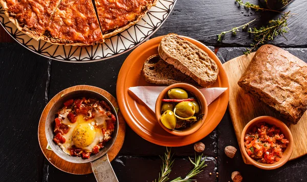 Cena spagnola sul tavolo — Foto Stock