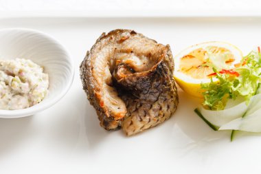 Soslu kızarmış sazan