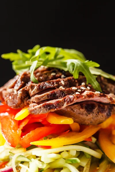 Steak with vegetables — Stock Photo, Image